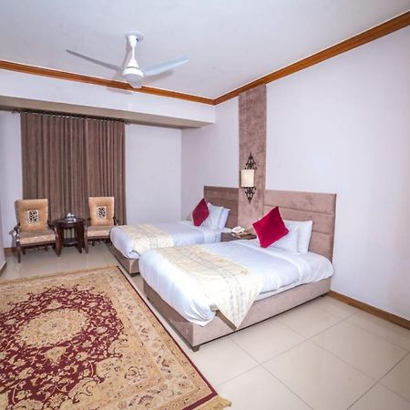 Shelton's Rezidor Hotel Peshawar Buitenkant foto
