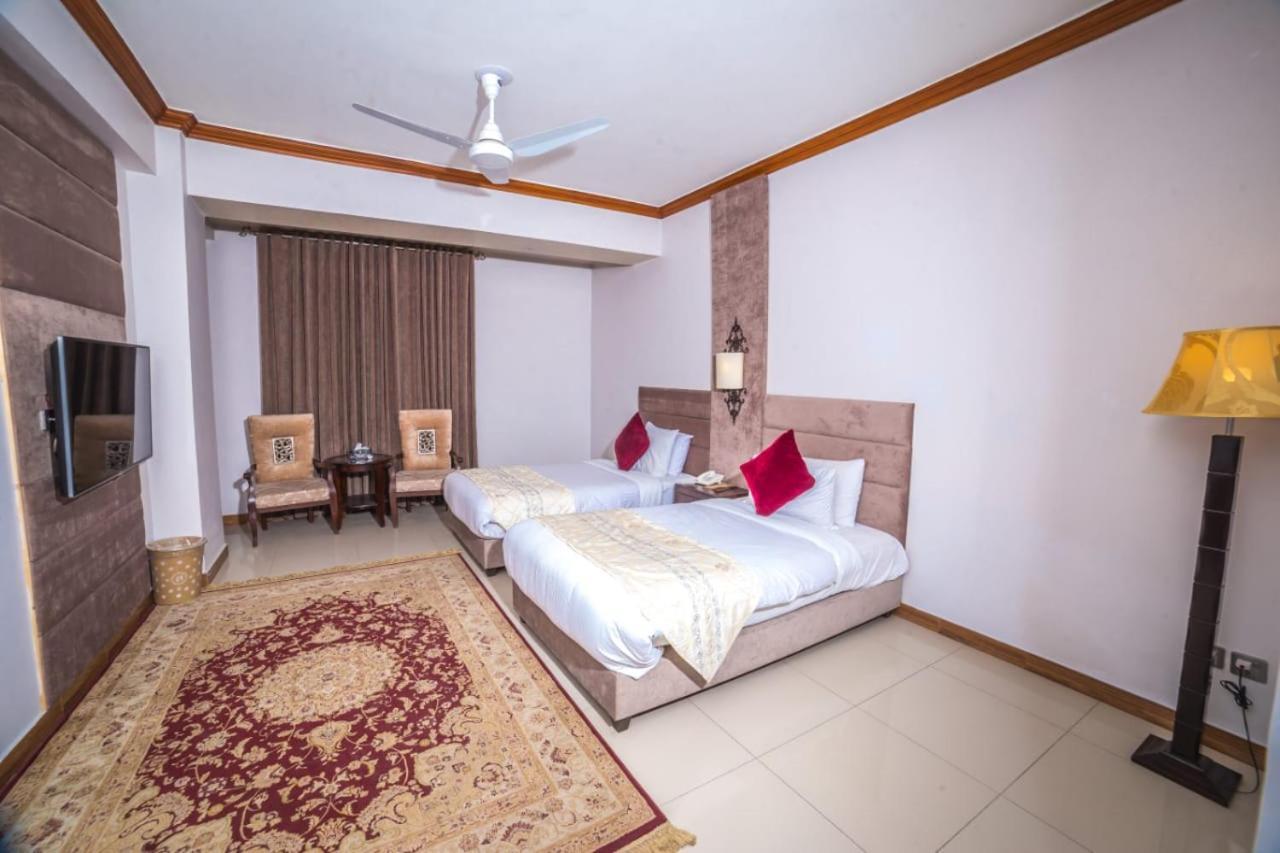 Shelton's Rezidor Hotel Peshawar Buitenkant foto