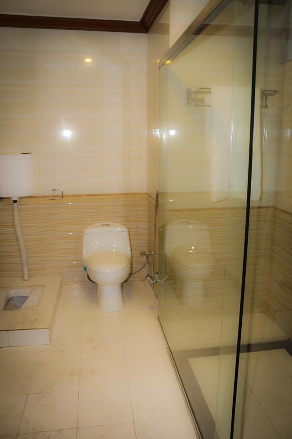 Shelton's Rezidor Hotel Peshawar Buitenkant foto